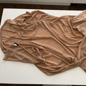Halogen Camel rolled edge cashmere scarf/wrap